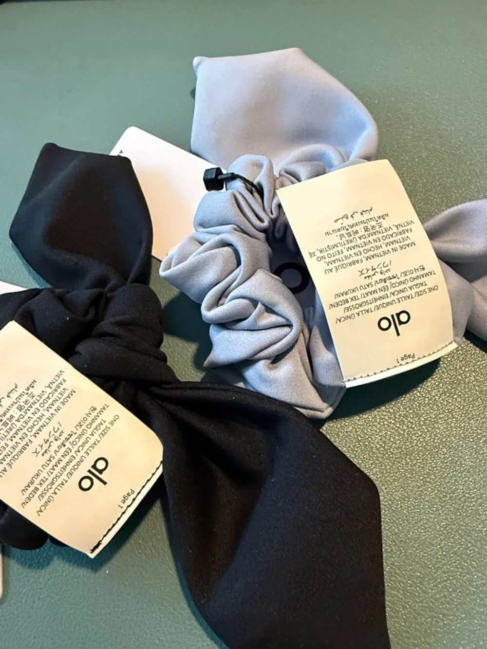 ALO bundle of 2 Airlift Rhythm Scrunchie Winter Frost Black‎ NWT ❄️🖤$96
